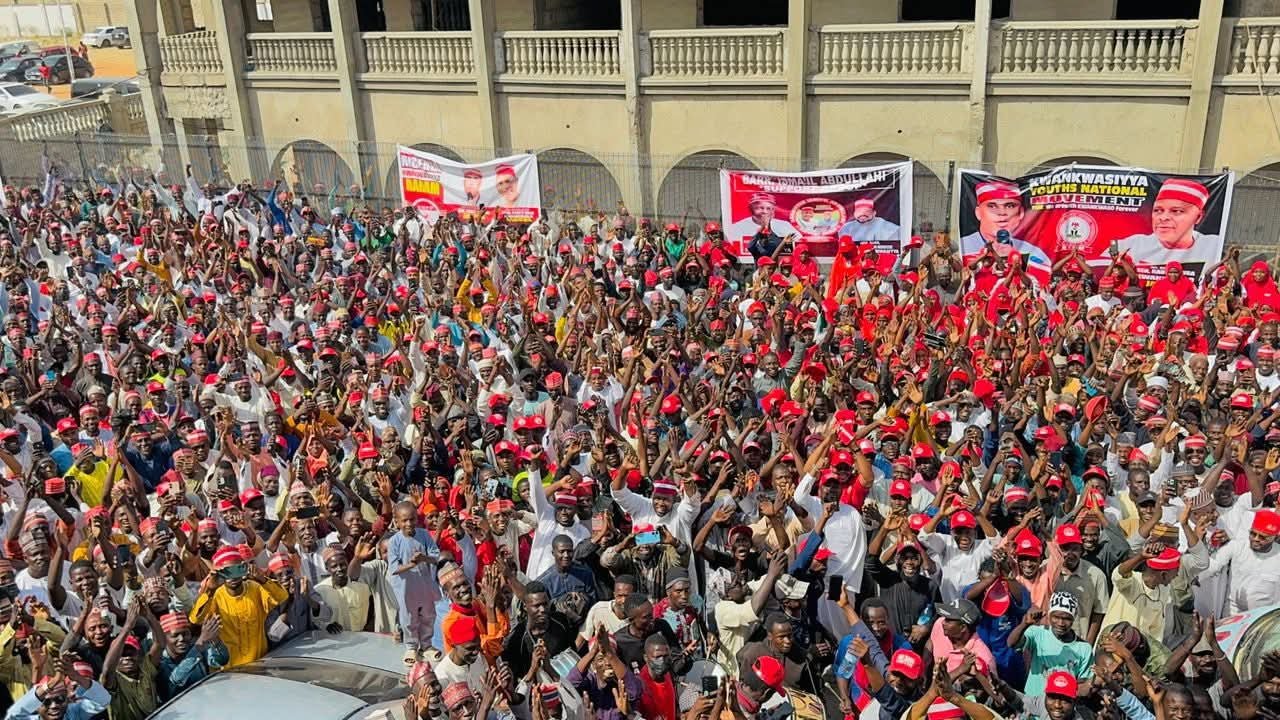 Mammoth crowd as supporters storm Kwankwaso’s Kano residence