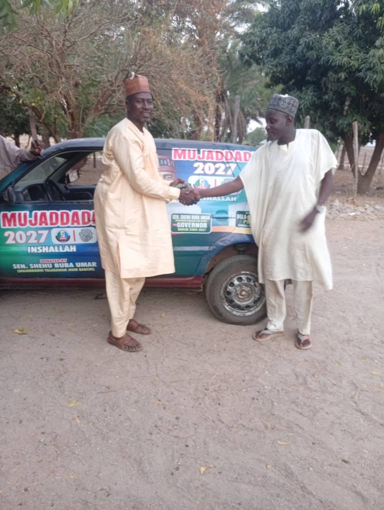 2027: APC stalwart donates campaign vehicle to Senator Shehu Buba 
